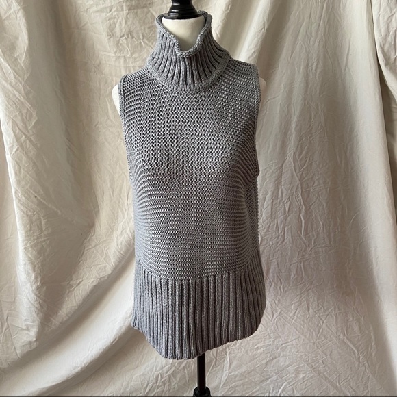 GAP Turtleneck Sleeveless Sweater - Picture 2 of 5